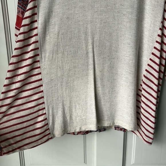 Democracy Cream and Red Paisley Patterned Blouse medium - Picture 4 of 5